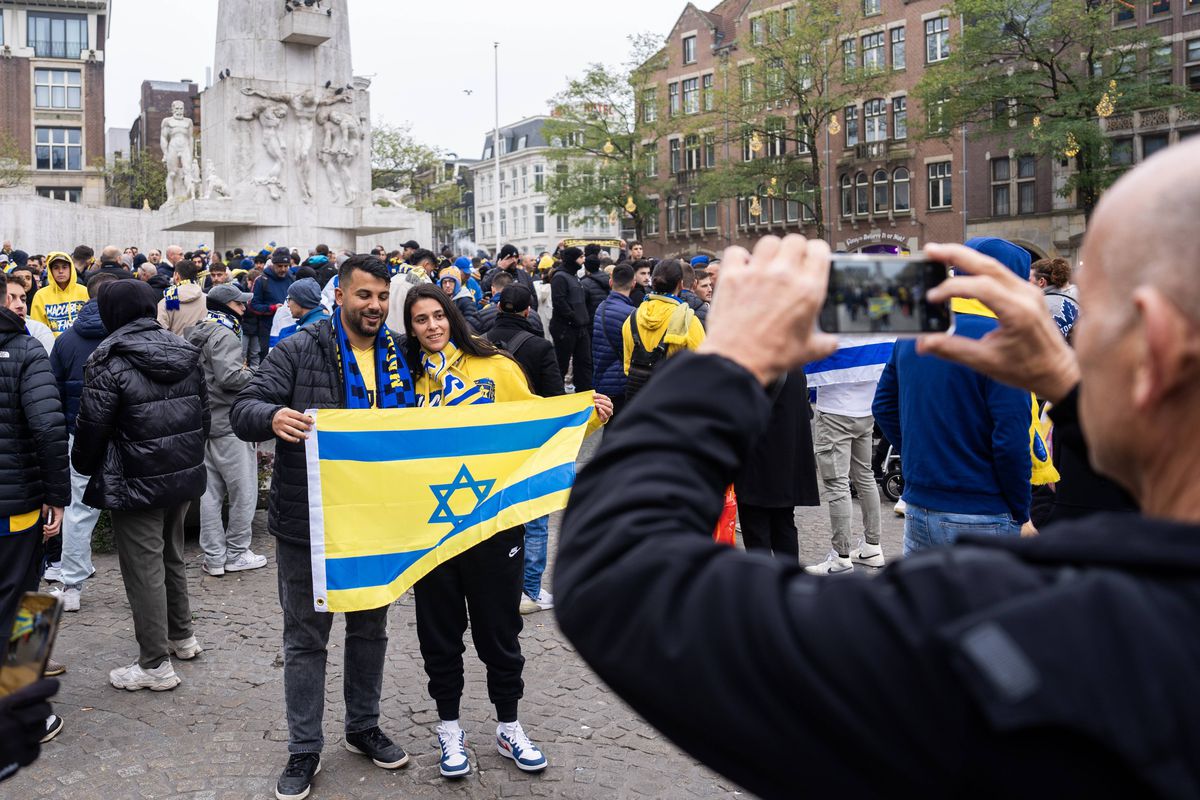 Incidente grave la Amsterdam, în Europa League: „Atacuri antisemite” » Imagini tulburătoare: mulți răniți și zeci de arestări