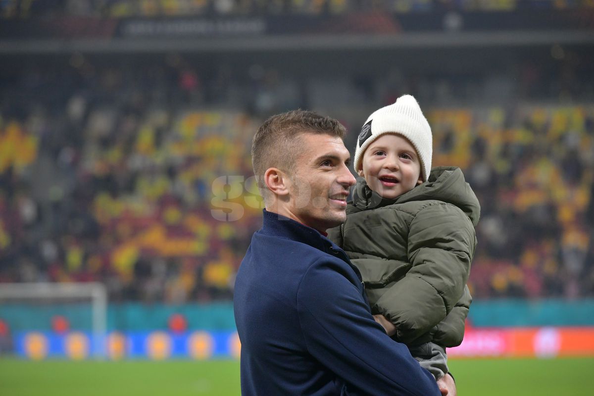 Florin Tănase, pase pe gazon cu micuțul Zian » Șeptarul și-a luat „comoara” pe gazon, imediat după victoria cu Midtjylland