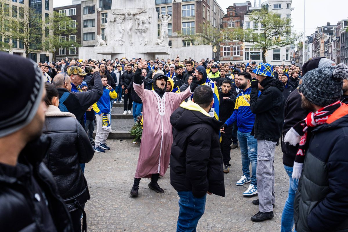 Incidente grave la Amsterdam, în Europa League: „Atacuri antisemite” » Imagini tulburătoare: mulți răniți și zeci de arestări