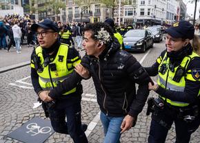 Incidente grave la Amsterdam, în Europa League: „Atacuri antisemite” » Imagini tulburătoare: mulți răniți și zeci de arestări