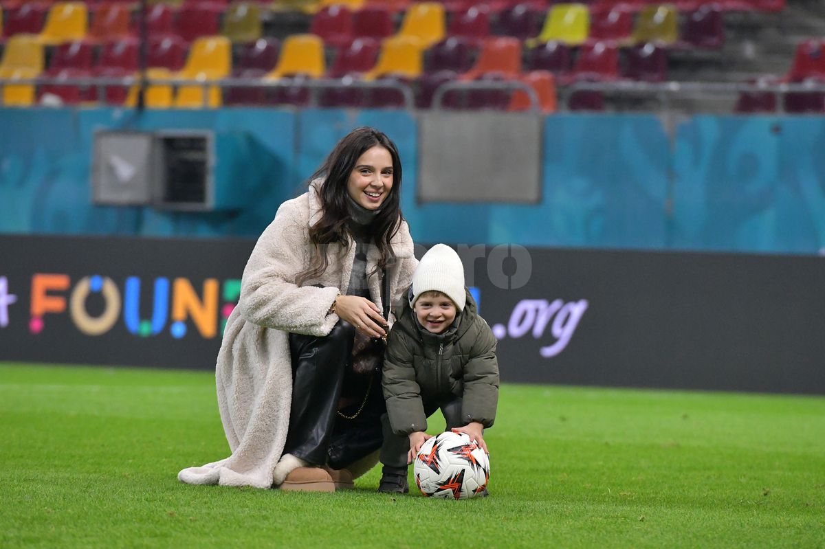 Florin Tănase, pase pe gazon cu micuțul Zian » Șeptarul și-a luat „comoara” pe gazon, imediat după victoria cu Midtjylland