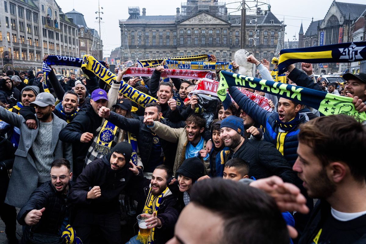 Incidente grave la Amsterdam, în Europa League: „Atacuri antisemite” » Imagini tulburătoare: mulți răniți și zeci de arestări