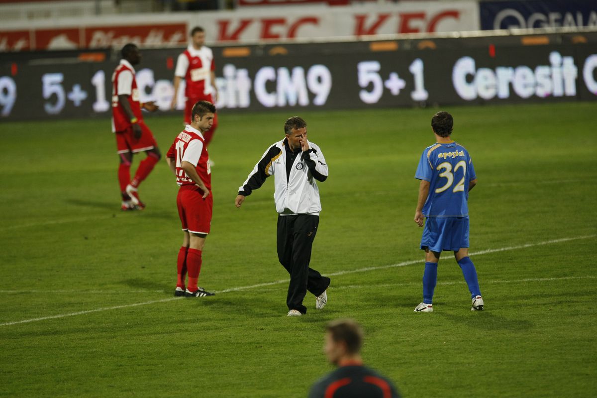 Dan Petrescu la ultima înfrângere cu „câinii”, în septembrie 2009, în Ștefan cel Mare