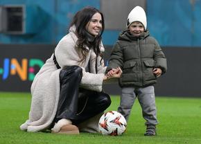 Fața nevăzută a lui Florin Tănase » Momente minunate petrecute pe gazon alături de soția Medeea și puștiul Zian, după victoria cu Midtjylland