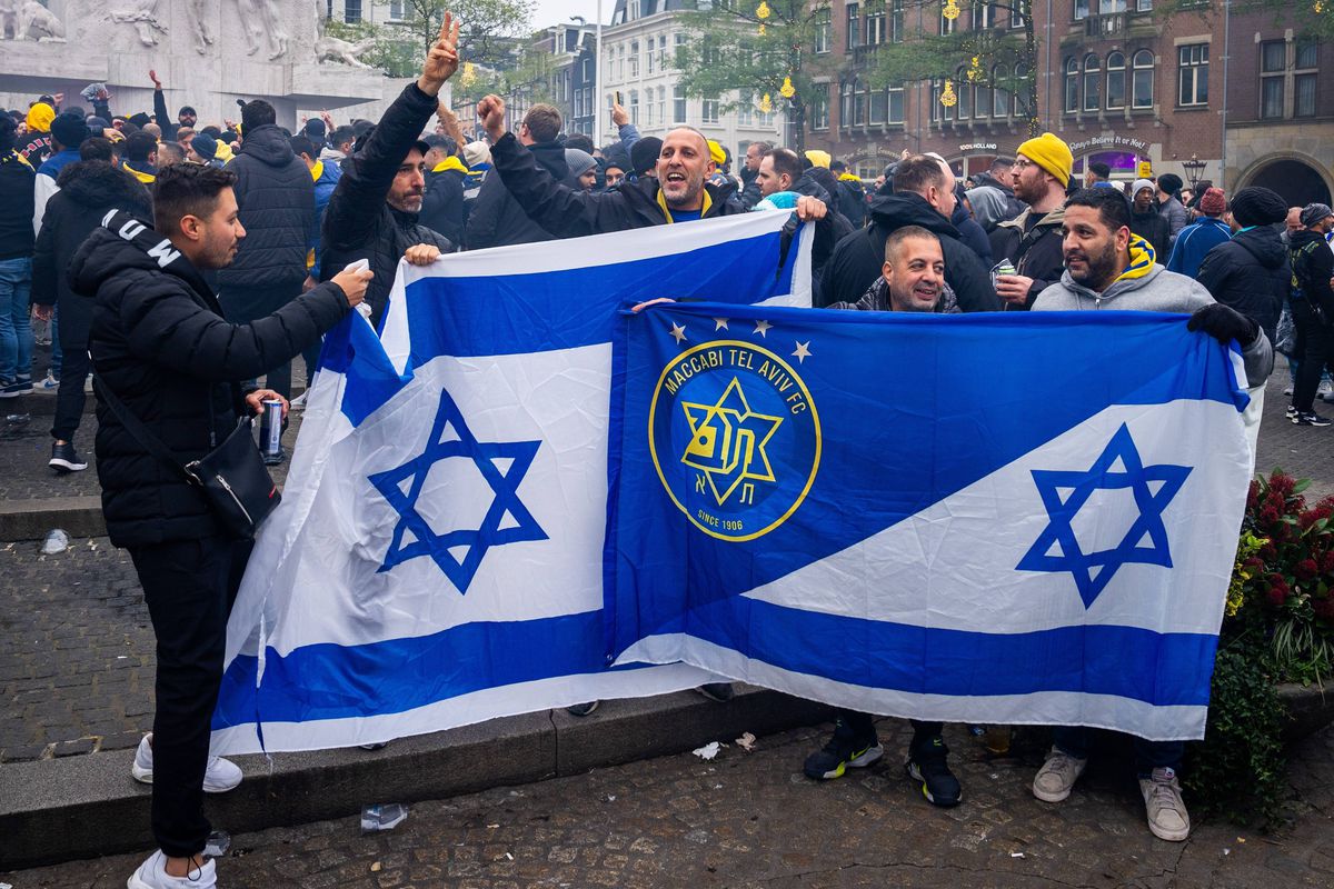 Incidente grave la Amsterdam, în Europa League: „Atacuri antisemite” » Imagini tulburătoare: mulți răniți și zeci de arestări