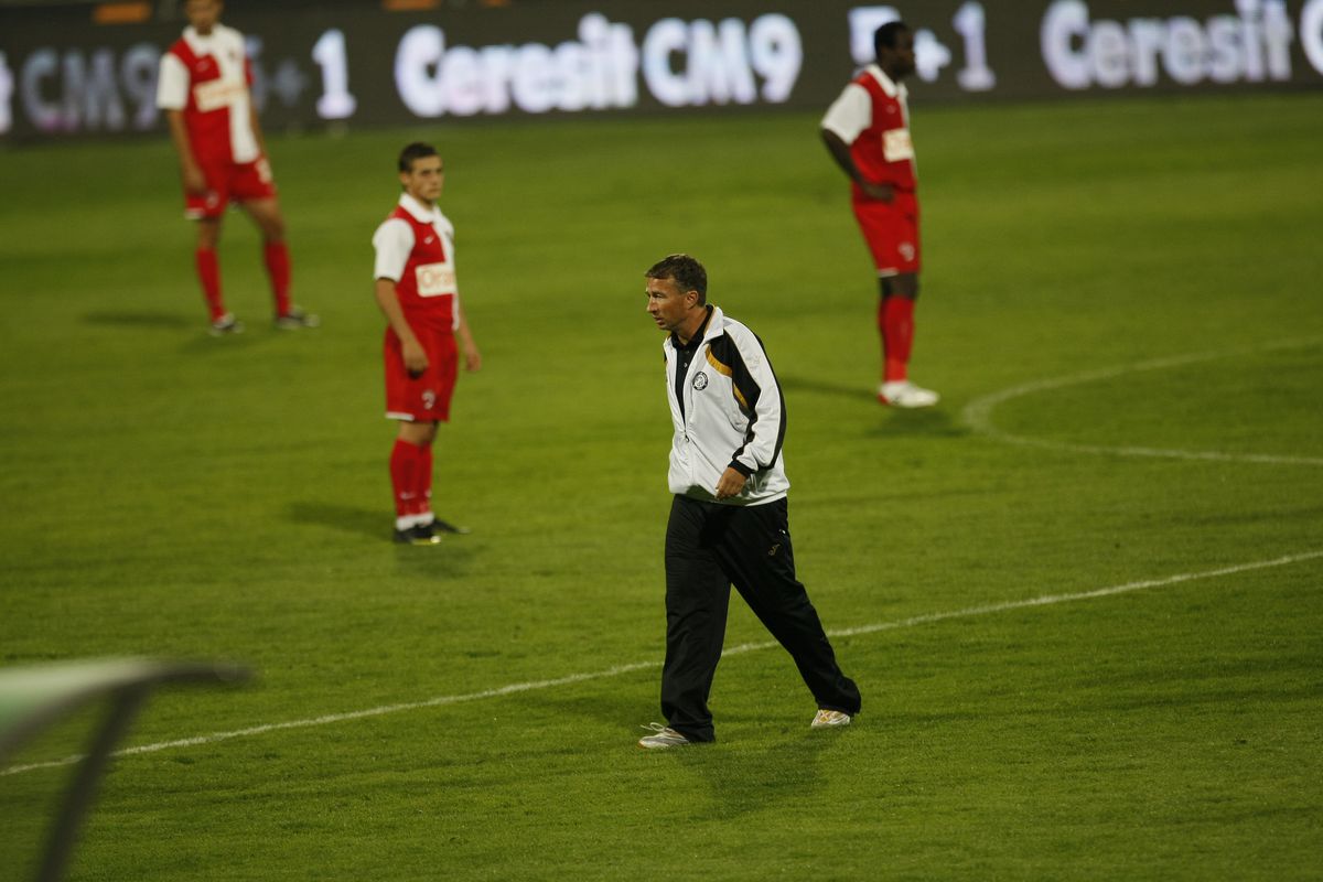 Dan Petrescu la ultima înfrângere cu „câinii”, în septembrie 2009, în Ștefan cel Mare