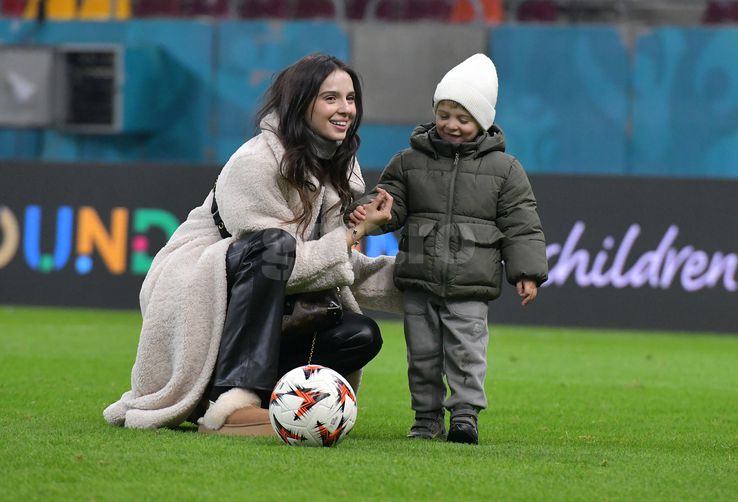 Florin Tănase și „comoara” Zian, pe gazon după victoria FCSB-ului / FOTO: Cristi Preda (GSP)