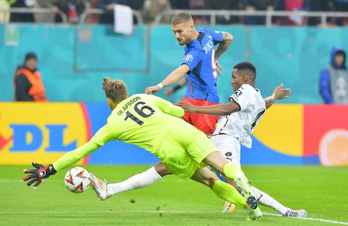 Daniel Bîrligea atacă pentru FCSB în Europa League, foto: Cristi Preda / GSP