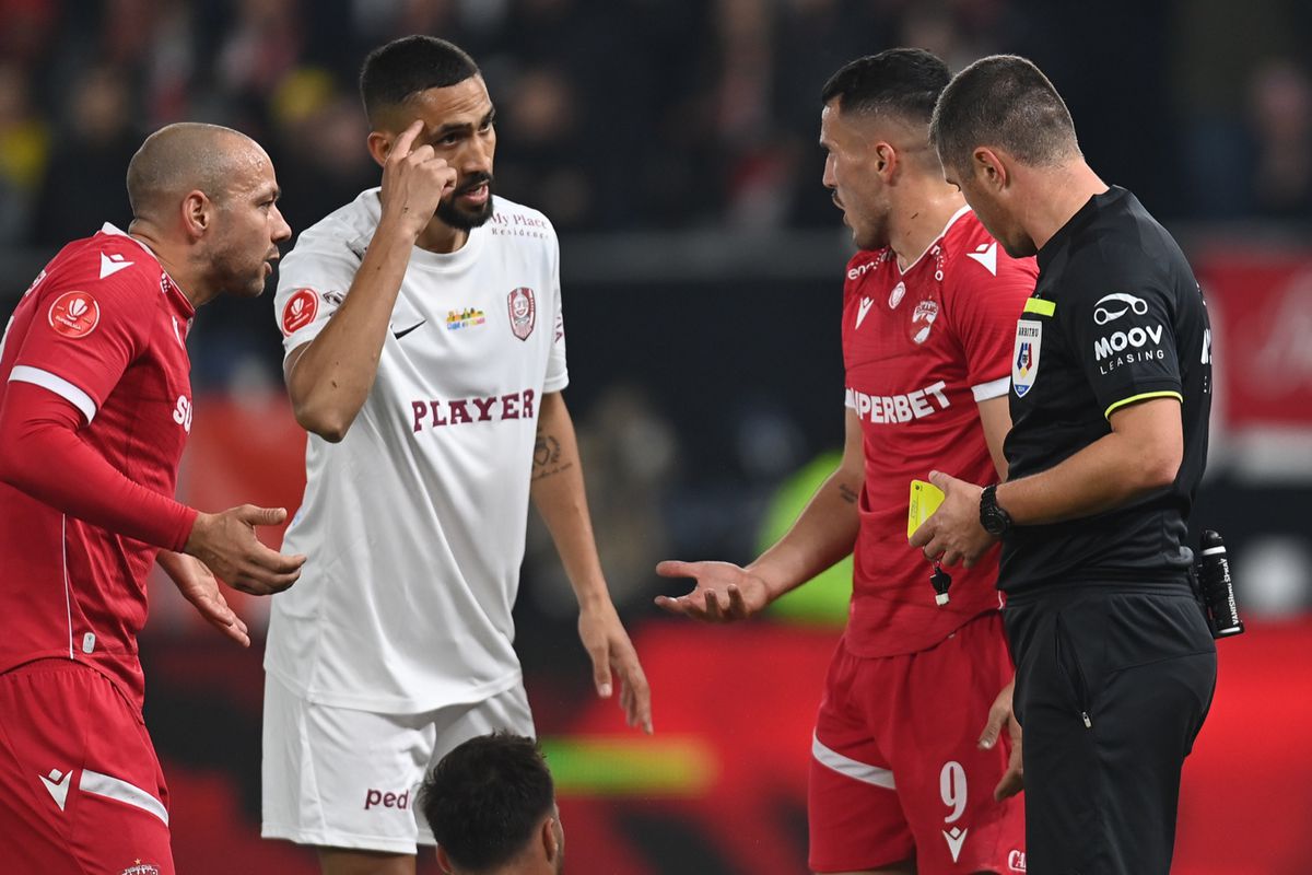 Dan Petrescu s-a ridicat supărat de la conferință, iritat de bannerul dinamoviștilor: „Nu sunt respectat! O problemă mare!”