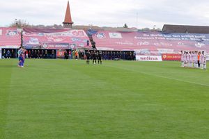 Liga 2 » Scene emoționante pe arena din Oradea, în ziua în care orașul își ia adio de la Emeric Ienei