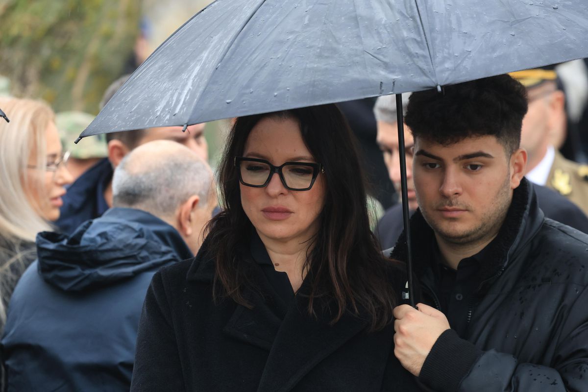 Moment emoționant în cimitir » Discursul nepotului lui Nea Imi a impresionat întreaga asistență: a citit editorialul lui Drejan din GSP