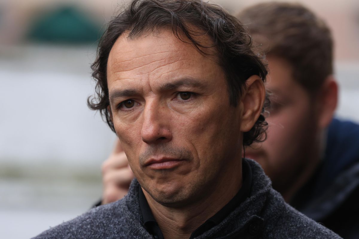 Criticat pentru că s-a îmbrăcat în roșu la înmormântarea lui Emeric Ienei, Mihai Stoichiță a explicat ce a dorit: „Despre asta era vorba”