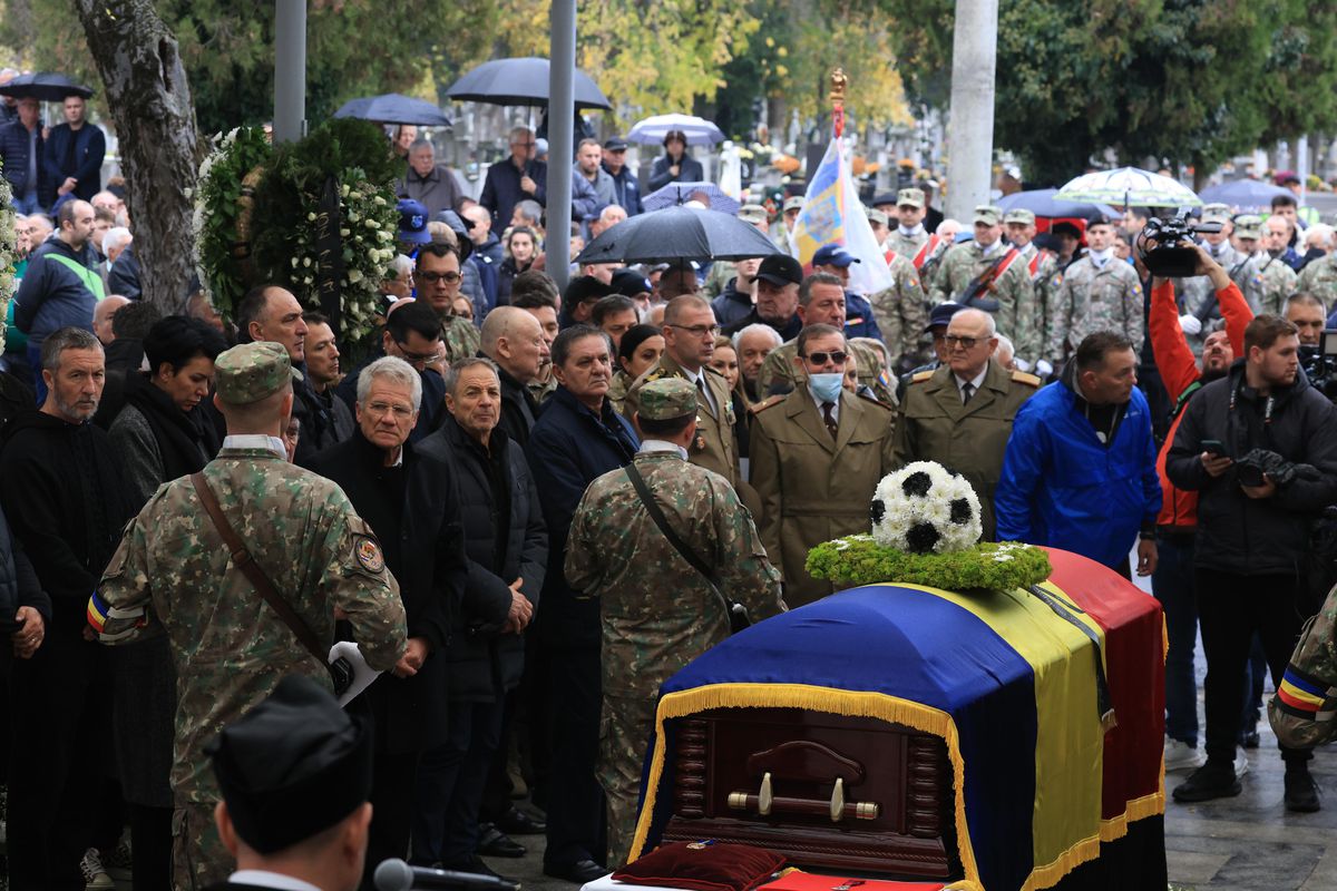 Peluza Sud Steaua a boicotat meciul de astăzi: „Chiar jucați fotbal și în ziua înmormântării?” + Unde s-au dus fanii