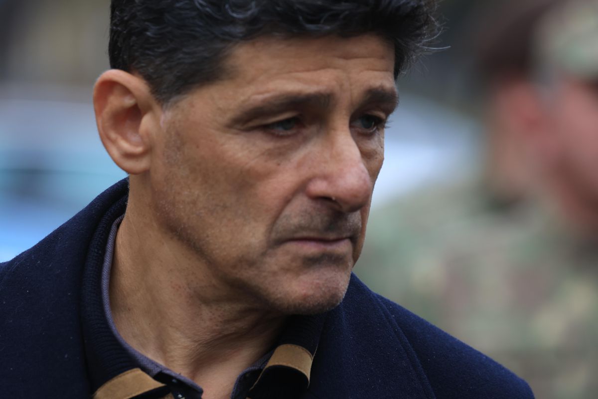 Criticat pentru că s-a îmbrăcat în roșu la înmormântarea lui Emeric Ienei, Mihai Stoichiță a explicat ce a dorit: „Despre asta era vorba”