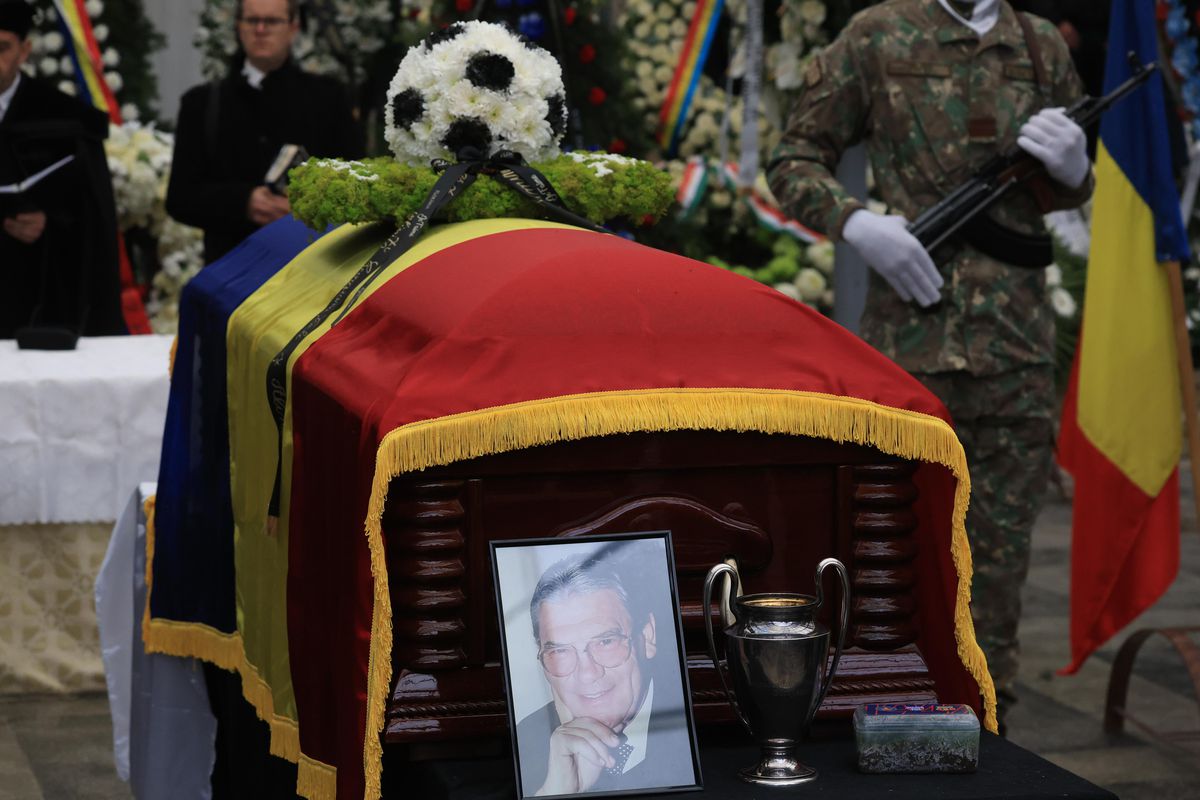 Lăcătuș, Balint, Boloni, Tudorel Stoica, la înmormântarea lui Emeric Ienei // foto: Ionuț Iordache (GSP.ro)