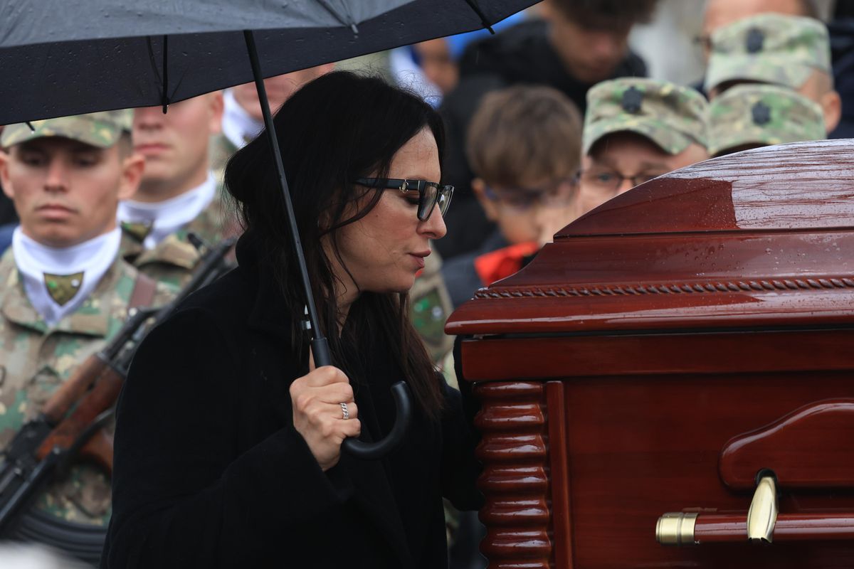 Moment emoționant în cimitir » Discursul nepotului lui Nea Imi a impresionat întreaga asistență: a citit editorialul lui Drejan din GSP