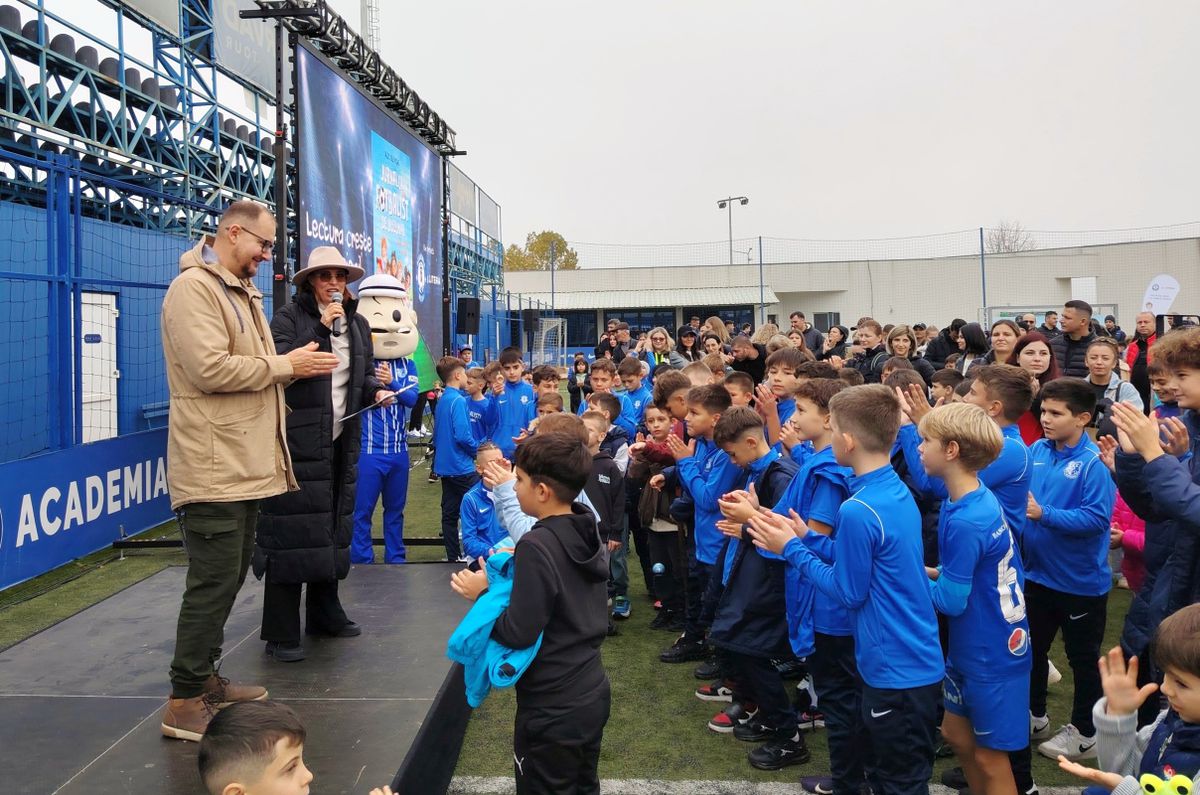 Lansarea cărții „Jurnalul unui fotbalist de buzunar” la Academia Hagi