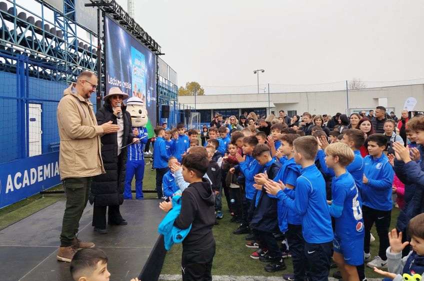 Lansarea cărții „Jurnalul unui fotbalist de buzunar” la Academia Hagi // Foto: Ionuț Coman