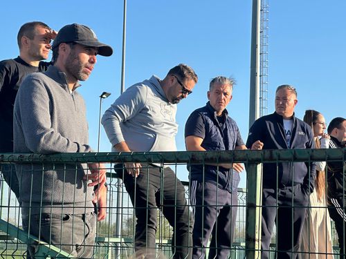 Dorin Marin, primul din dreapta, e considerat inițiatorul bătăii iscate între părinți la meciul U Craiova - Rapid U17