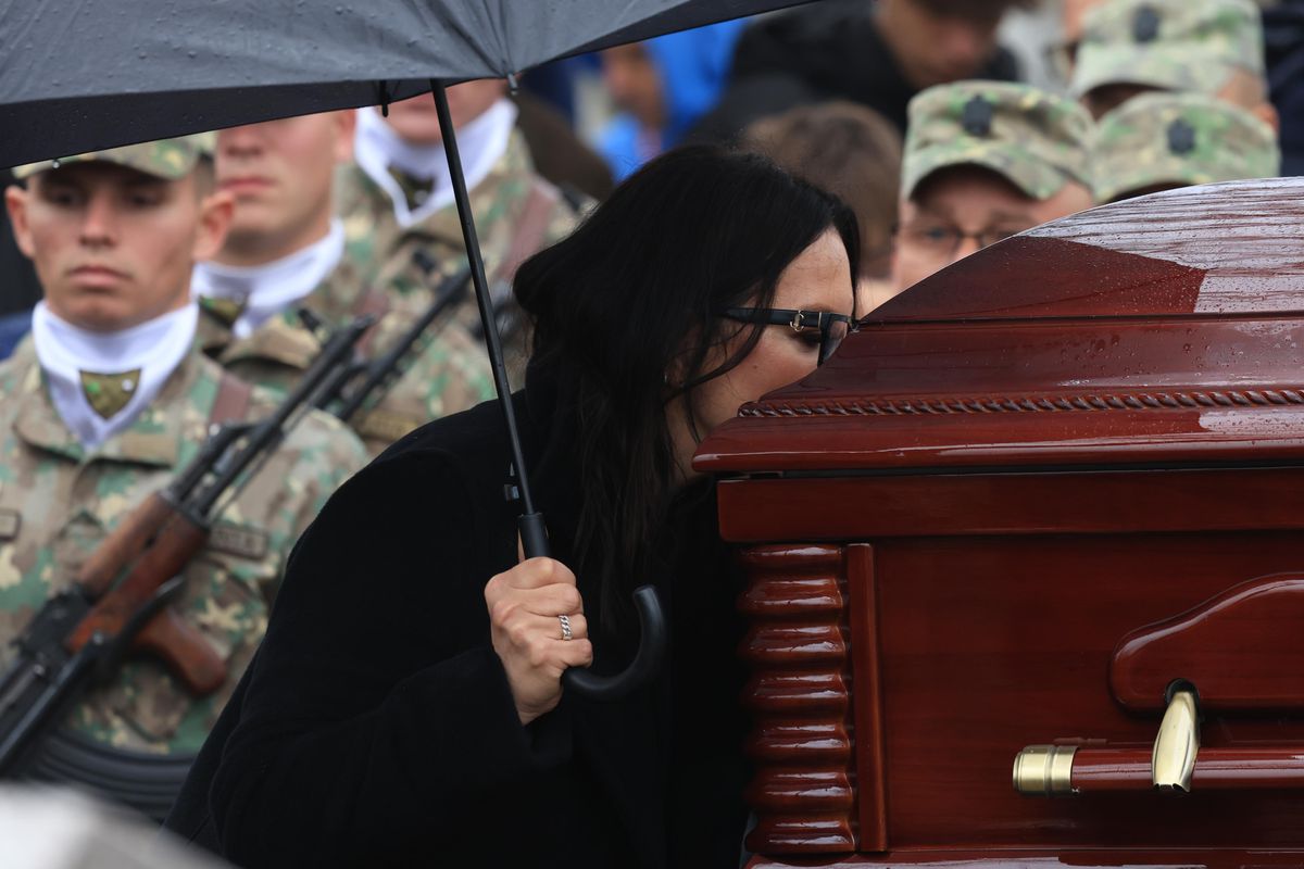 Moment emoționant în cimitir » Discursul nepotului lui Nea Imi a impresionat întreaga asistență: a citit editorialul lui Drejan din GSP