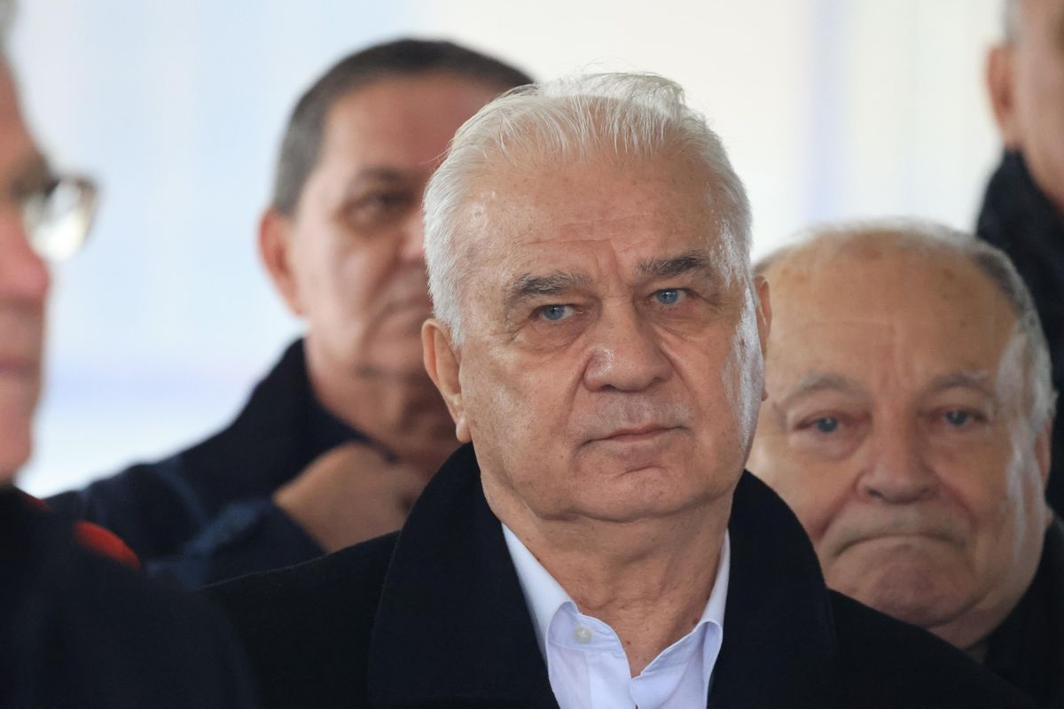 Criticat pentru că s-a îmbrăcat în roșu la înmormântarea lui Emeric Ienei, Mihai Stoichiță a explicat ce a dorit: „Despre asta era vorba”