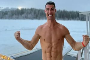 Cristiano Ronaldo, „înțepături” la adresa lui Beckham: „E chipeș, dar eu sunt perfect”