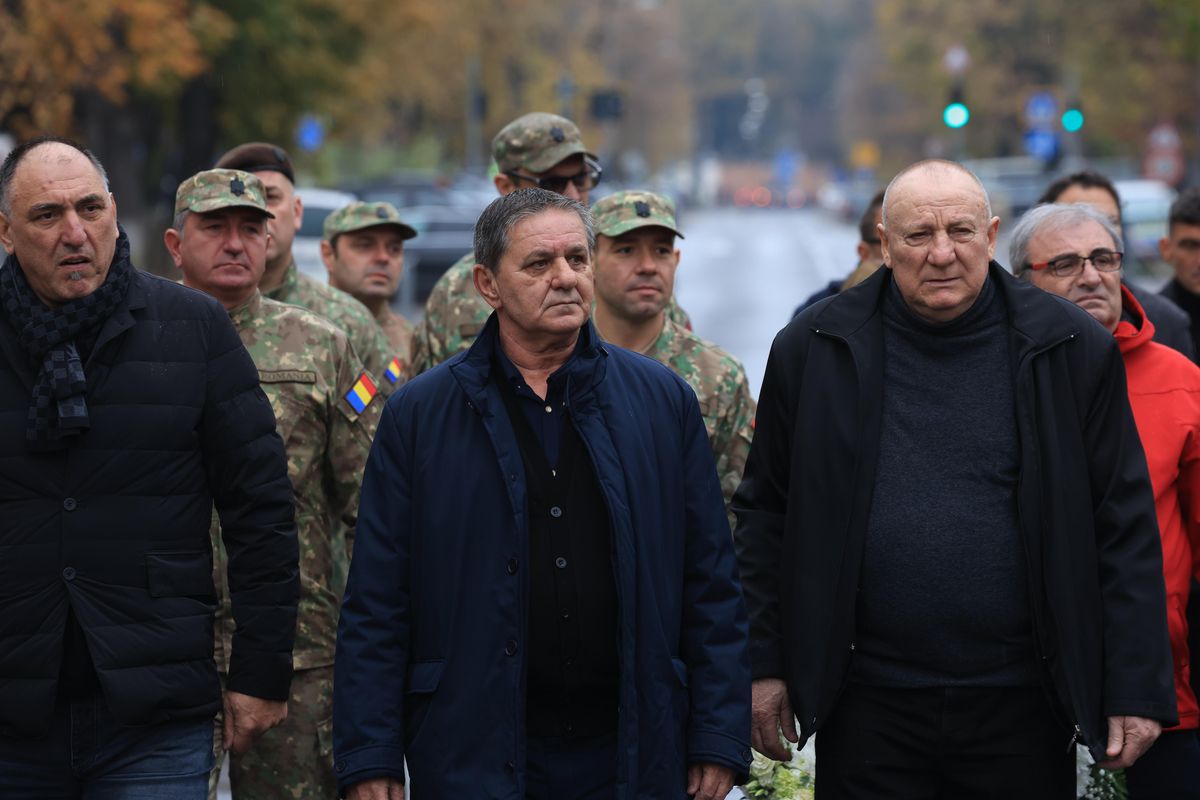 Criticat pentru că s-a îmbrăcat în roșu la înmormântarea lui Emeric Ienei, Mihai Stoichiță a explicat ce a dorit: „Despre asta era vorba”