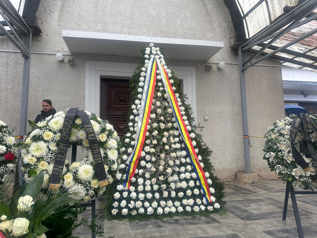 Gino Iorgulescu a trimis cea mai impunătoare coroană de flori la înmormântarea lui Emeric Ienei