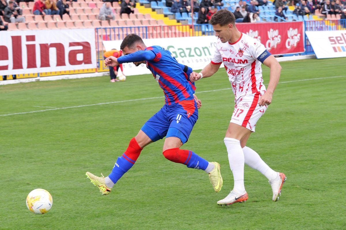 Oradea și-a cinstit legenda » Stadionul a vibrat în memoria lui Emeric Ienei, la meciul Bihorului din Liga 2