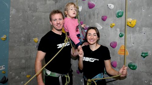 Selecționerul Germaniei, Julian Nagelsmann, și iubita sa, Lena, făcându-i o zi fericită la Munchen unui copil grav bolnav / Foto: BILD