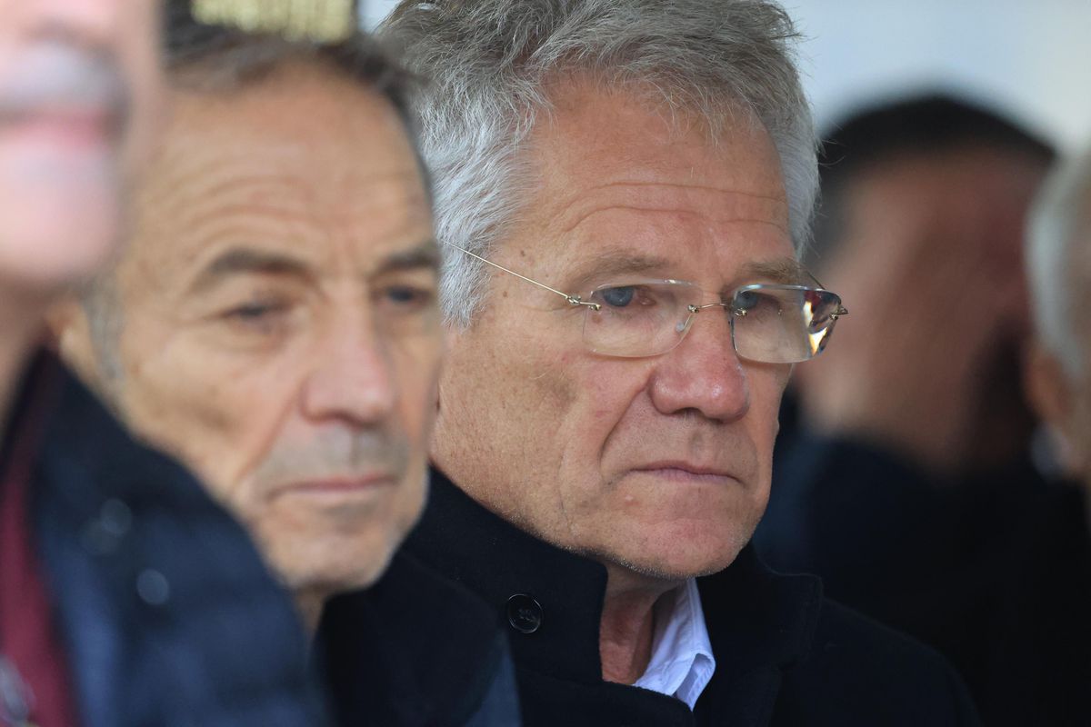 Criticat pentru că s-a îmbrăcat în roșu la înmormântarea lui Emeric Ienei, Mihai Stoichiță a explicat ce a dorit: „Despre asta era vorba”