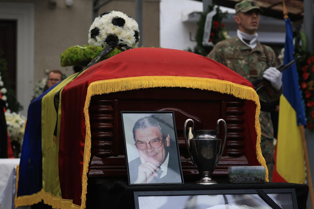 Lăcătuș, Balint, Boloni, Tudorel Stoica, la înmormântarea lui Emeric Ienei // foto: Ionuț Iordache (GSP.ro)