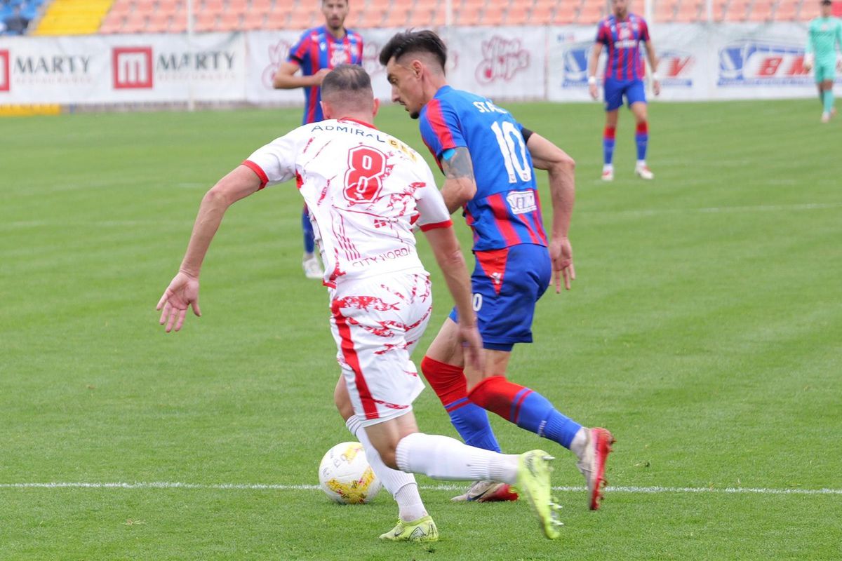 Oradea și-a cinstit legenda » Stadionul a vibrat în memoria lui Emeric Ienei, la meciul Bihorului din Liga 2