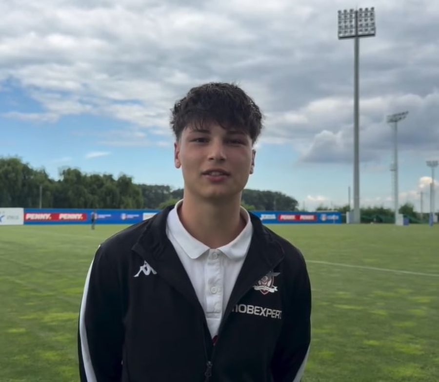Victor Marin, 16 ani, ar putea fi exclus de la Rapid din pricina atitudinii adoptate de tatăl său la Craiova Agresorul de la Craiova U17 – Rapid U17 explică răfuiala părinților: „Regret, dar și-a căutat-o!” + Victima: „Am fractură de mandibulă!” » Fiul, în pericol să fie dat afară de clubul giuleștean