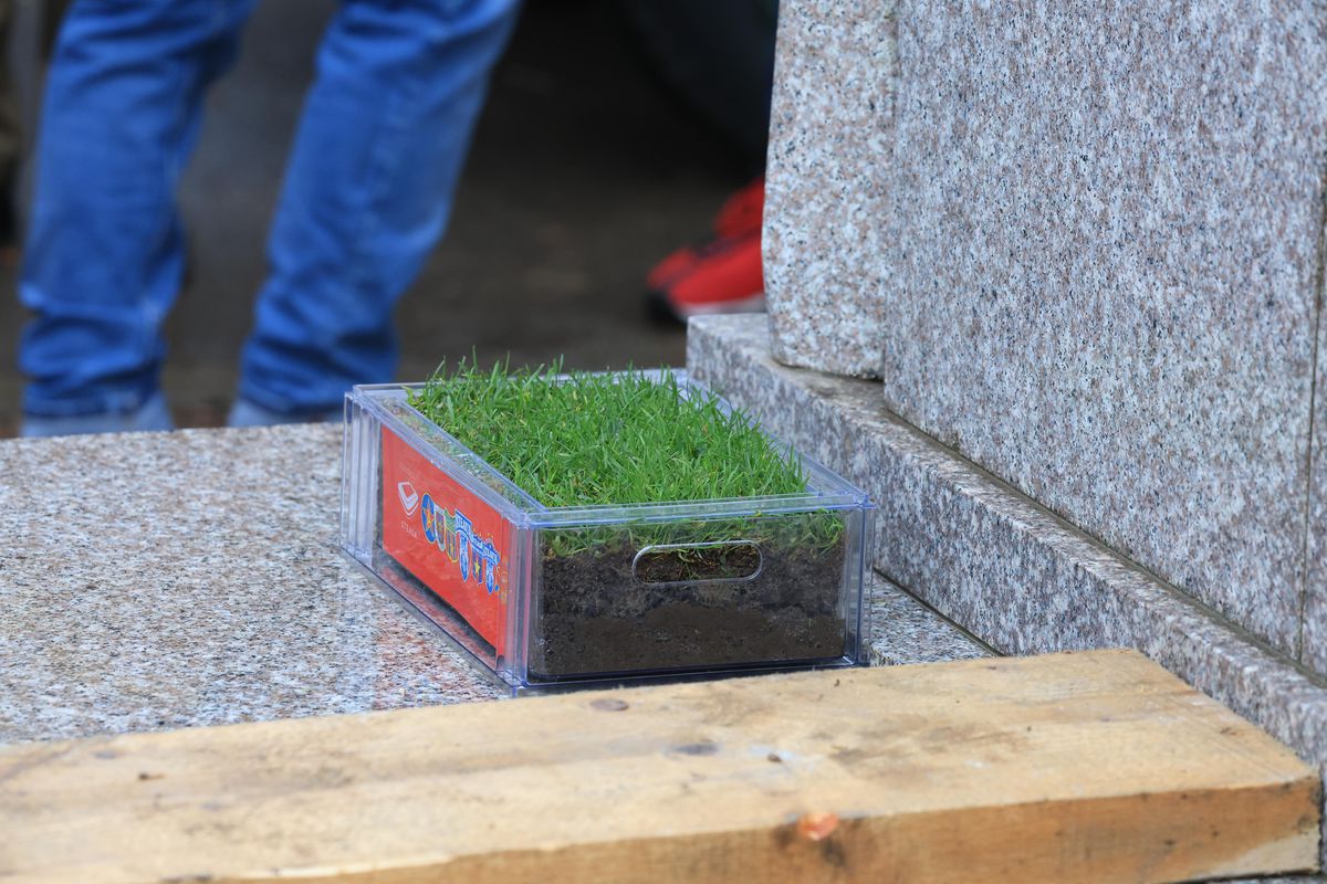 „Te iubim, bunicu'!” » Marele Emeric Ienei, înmormântat în Cimitirul „Rulikowski” cu onoruri militare, torțe și o brazdă de gazon din Ghencea