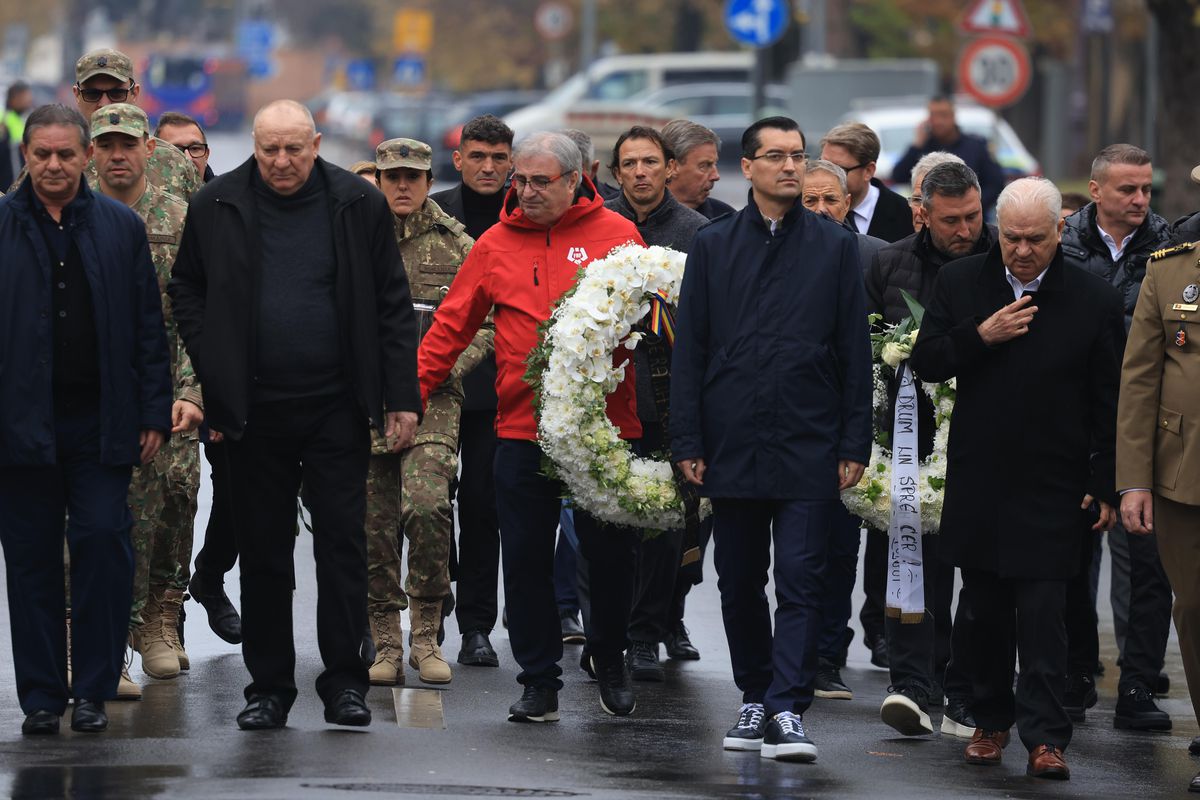 Criticat pentru că s-a îmbrăcat în roșu la înmormântarea lui Emeric Ienei, Mihai Stoichiță a explicat ce a dorit: „Despre asta era vorba”