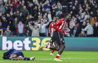 Meci nebun între revelația și liderul campionatului din Anglia » Arsenal a scăpat victoria în prelungiri