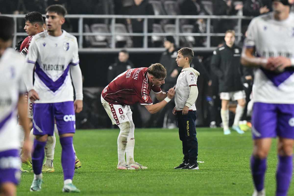 Ce au scandat fanii Rapidului, după victoria cu FC Argeș