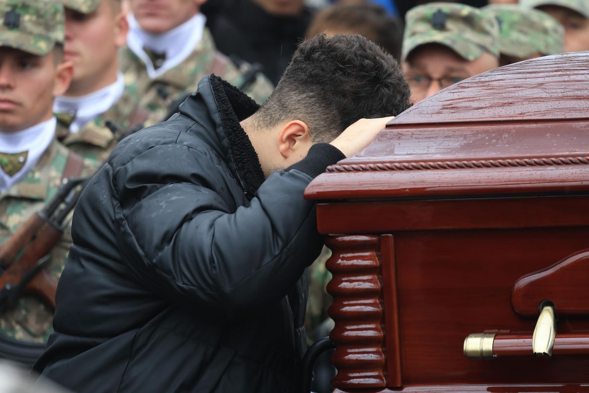 Moment emoționant în cimitir » Discursul nepotului lui Nea Imi a impresionat întreaga asistență: a citit editorialul lui Drejan din GSP