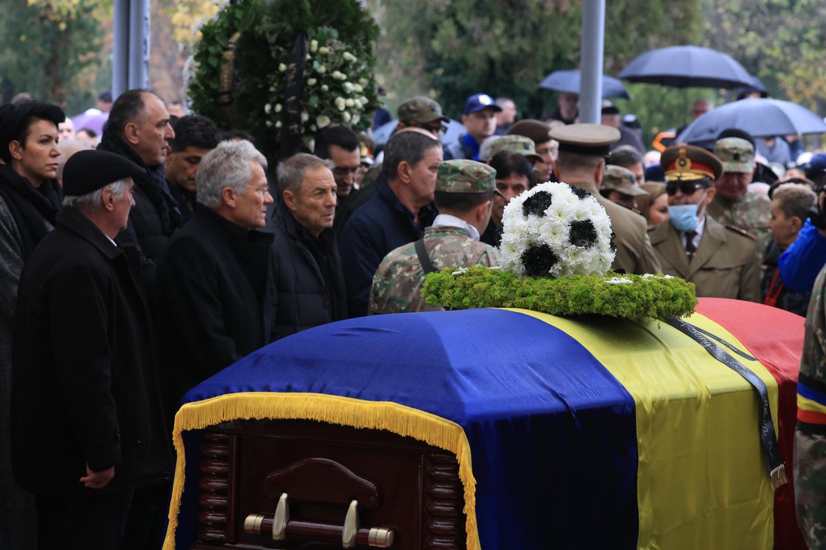Gino Iorgulescu a trimis cea mai impunătoare coroană de flori la înmormântarea lui Emeric Ienei