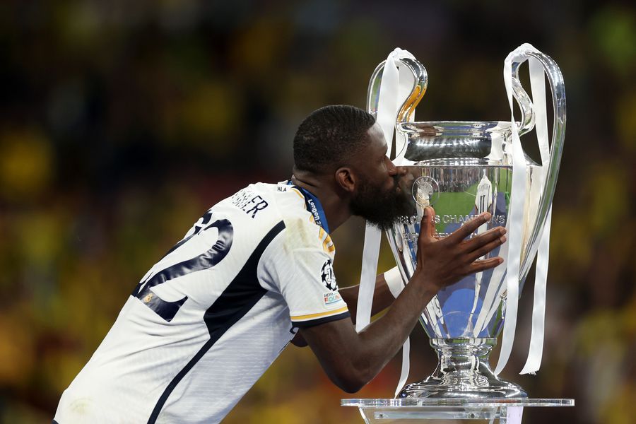 Antonio Rudiger, după triumful cu Real Madrid în Liga Campionilor (sezonul 2023/2024) // FOTO: Getty Images Un dublu câștigător de Champions League, pe lista lui Juventus » E dorit de fostul său antrenor de la AS Roma