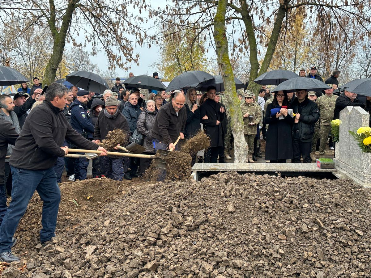 Moment emoționant în cimitir » Discursul nepotului lui Nea Imi a impresionat întreaga asistență: a citit editorialul lui Drejan din GSP