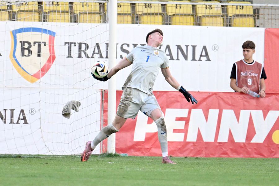 Codruț Sandu e împrumutat de Dinamo la Corvinul Hunedoara // foto: Imago Images Fotbalistul împrumutat de Dinamo l-a impresionat pe Nicolescu: „Clar trebuie să fie o variantă pentru titularizare în sezonul viitor”
