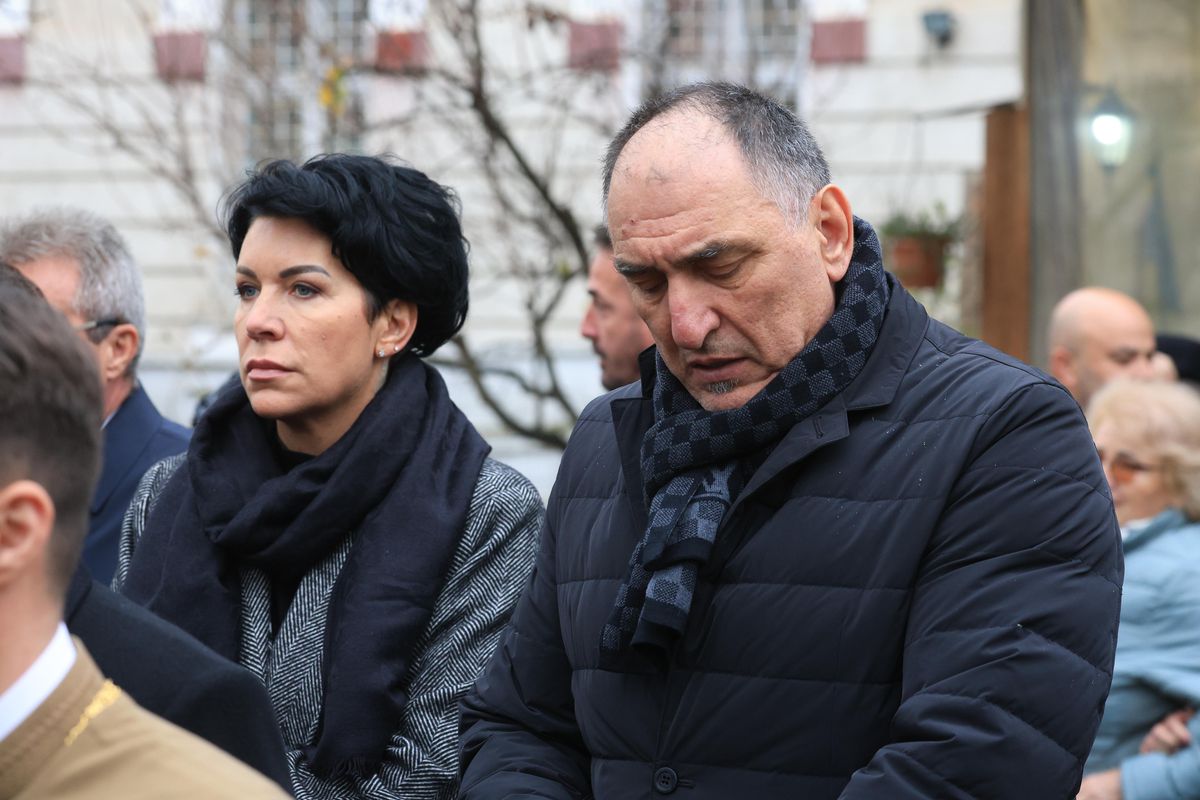 Criticat pentru că s-a îmbrăcat în roșu la înmormântarea lui Emeric Ienei, Mihai Stoichiță a explicat ce a dorit: „Despre asta era vorba”