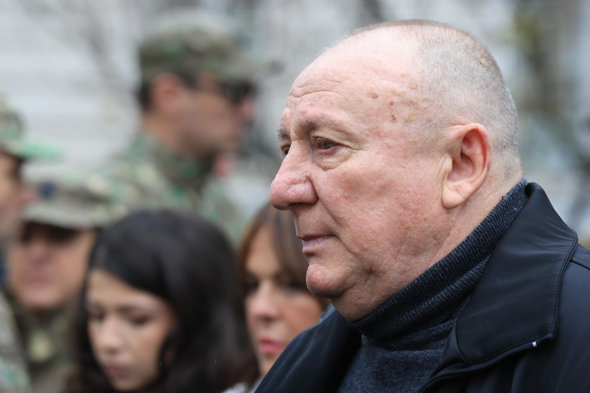 Criticat pentru că s-a îmbrăcat în roșu la înmormântarea lui Emeric Ienei, Mihai Stoichiță a explicat ce a dorit: „Despre asta era vorba”