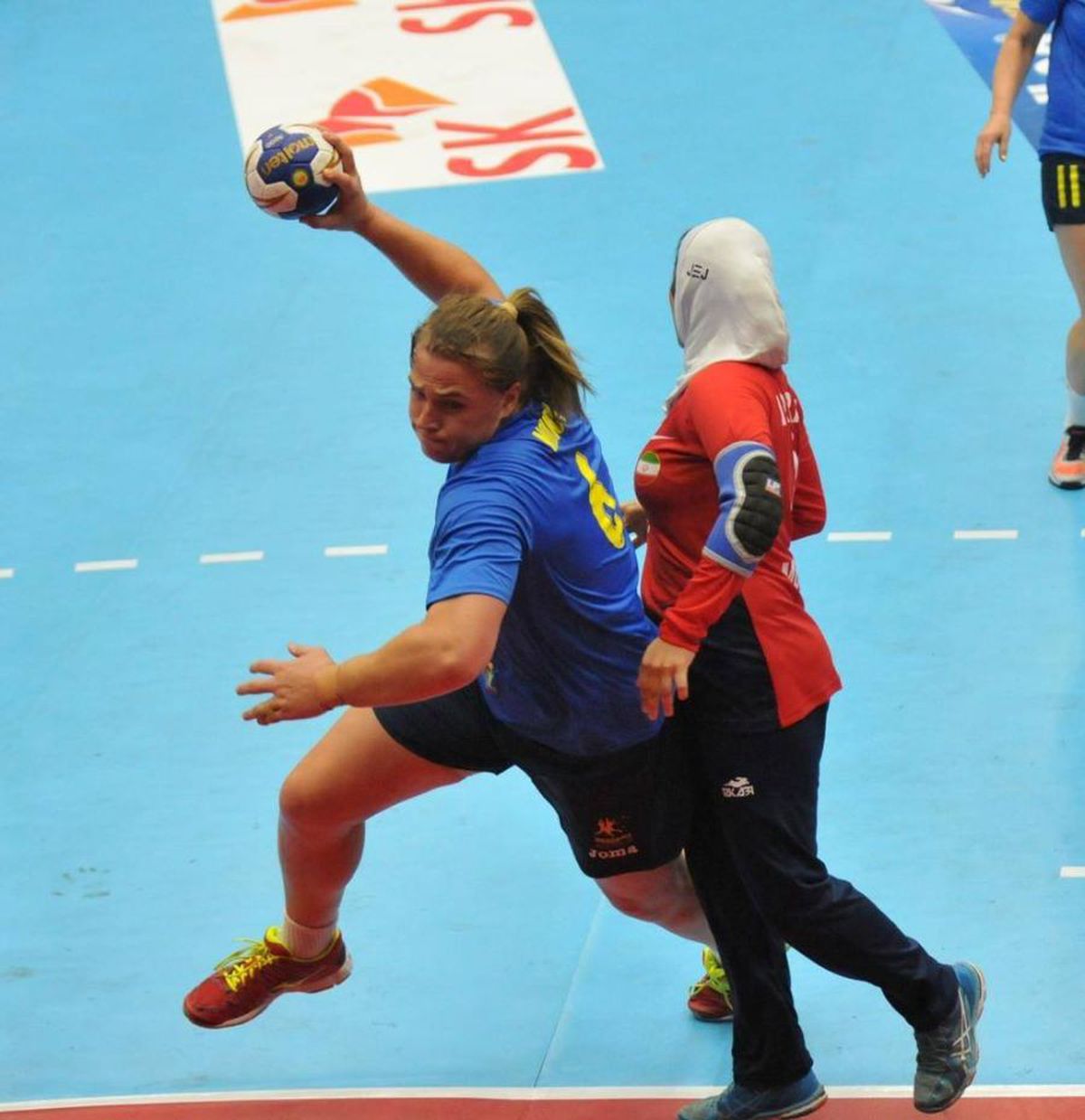 CAMPIONATUL MONDIAL DE HANDBAL // FOTO Hannah Mouncey, prima jucătoare transgender, rupe tăcerea! A dus Australia la Mondial, dar n-a fost convocată: „Antrenoarea mi-a spus că asta va fi varianta oficială”