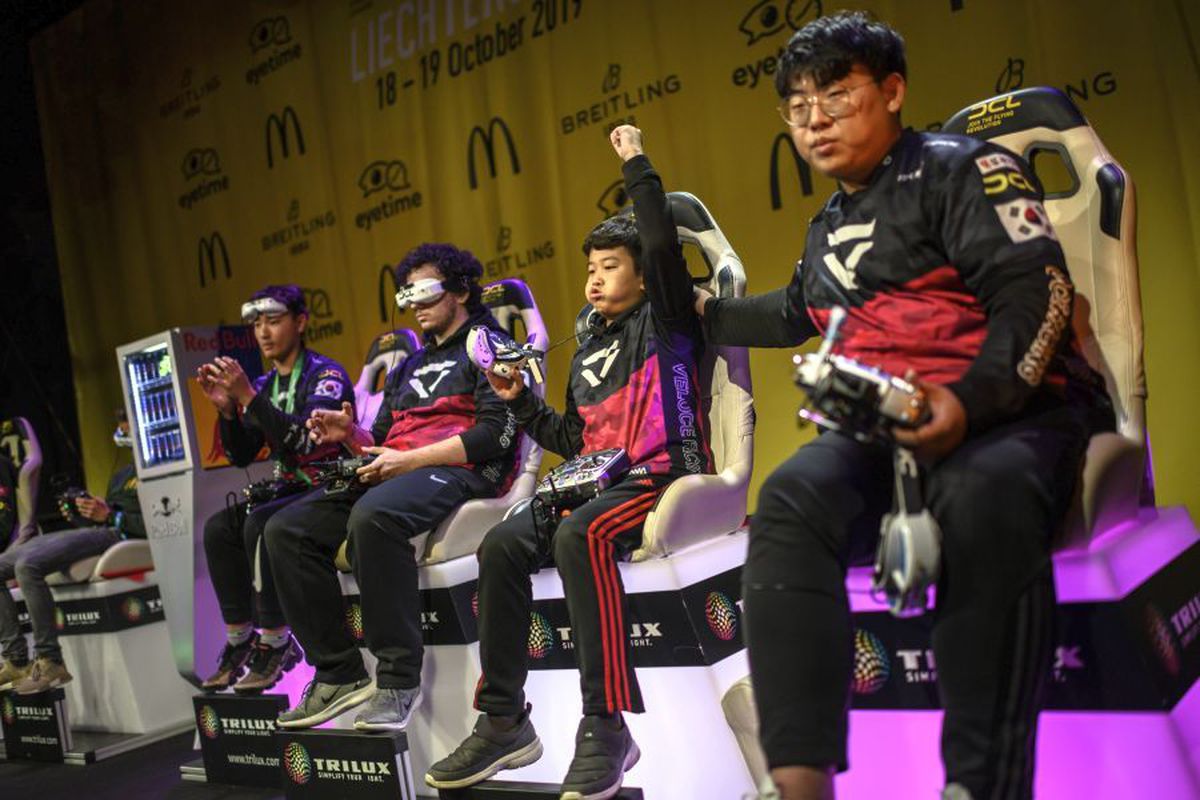 VIDEO + FOTO Campionatul Mondial de Drone din Salina Turda a avut un concurent inedit: un puști de 10 ani din Coreea de Sud i-a impresionat pe toți