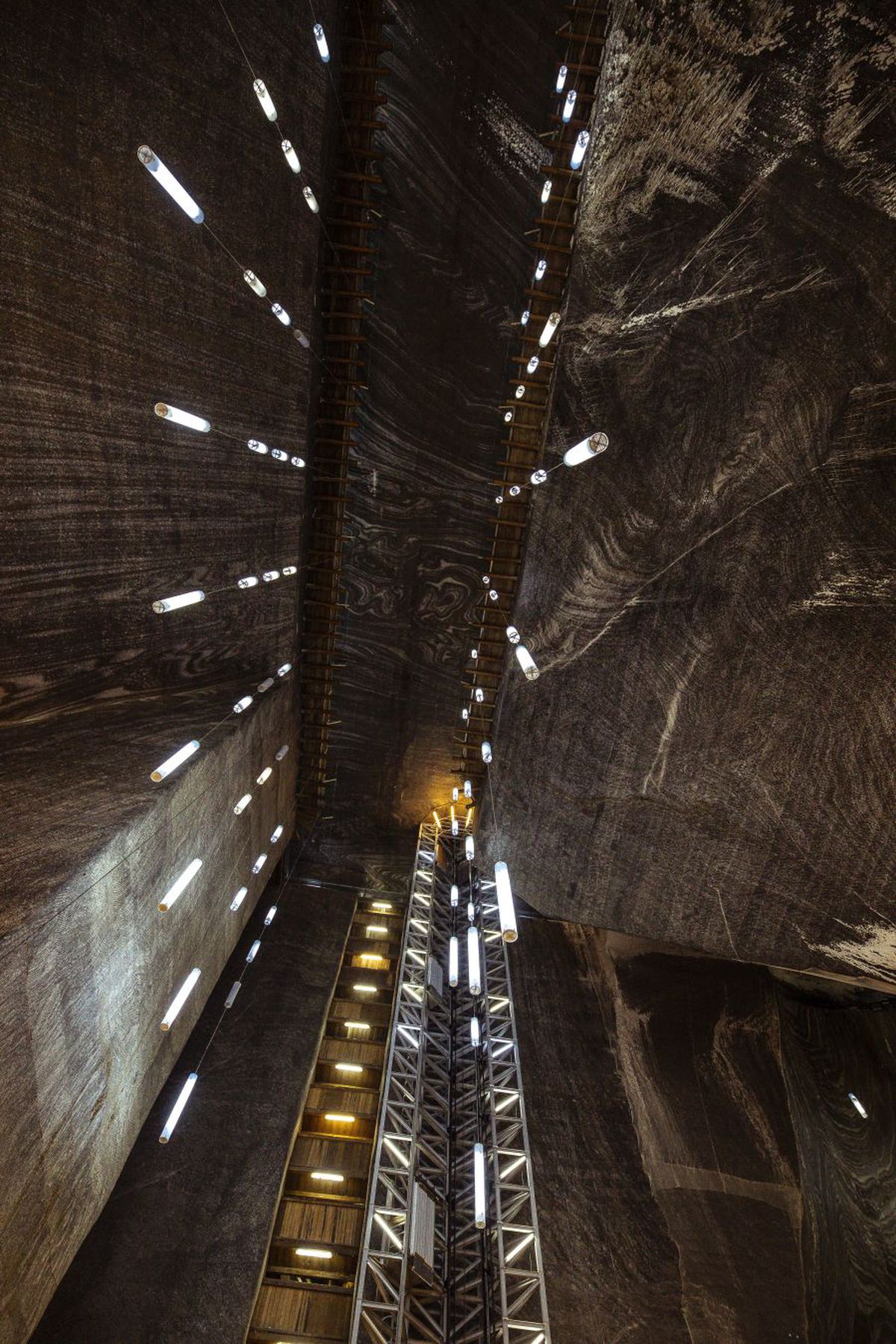 VIDEO + FOTO Campionatul Mondial de Drone din Salina Turda a avut un concurent inedit: un puști de 10 ani din Coreea de Sud i-a impresionat pe toți
