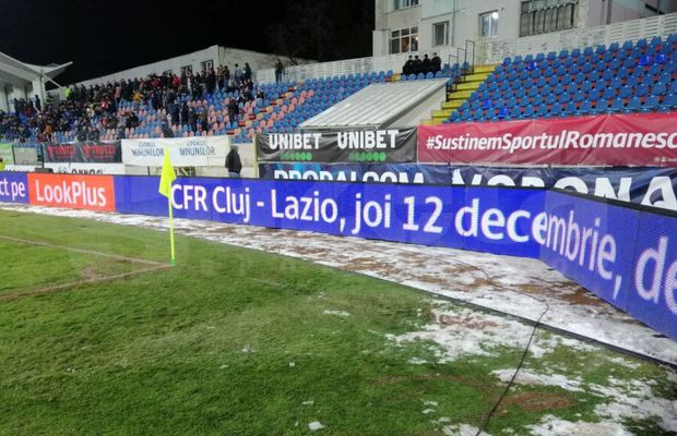 FC BOTOȘANI - CFR CLUJ 2-1 // VIDEO + FOTO Gafă uriașă: mesajul apărut pe marginea terenului, în timpul partidei de la Botoșani :))