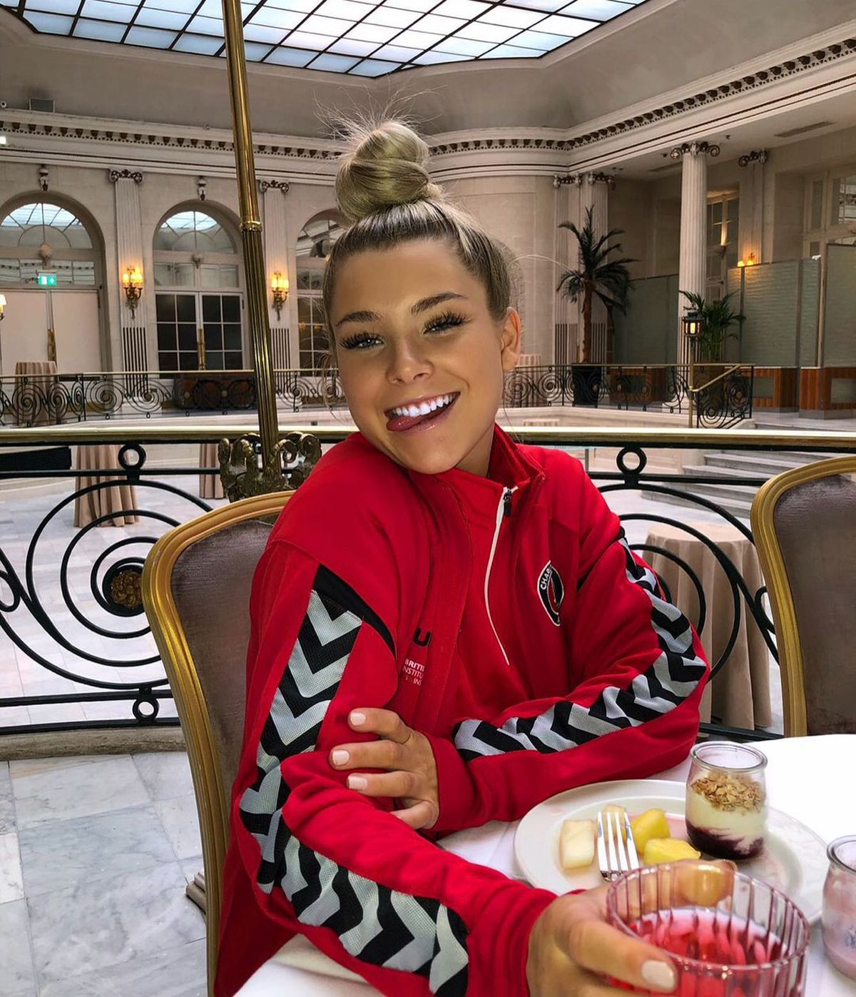 FOTO Cea mai sexy fotbalistă de la Charlton, dată afară după o escapadă cu alcool la volan